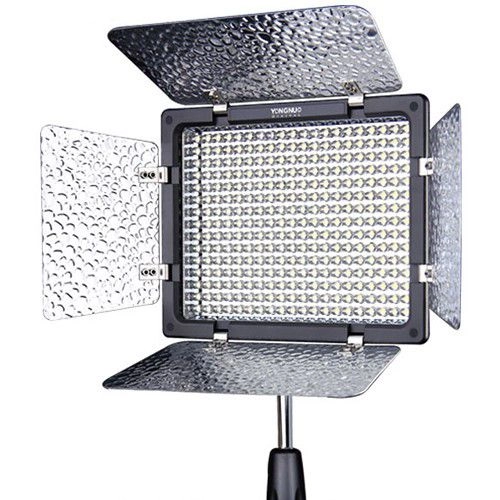 Iluminador de LED Profissional Yongnuo YN300 III Iluminador de LED Profissional Yongnuo YN300 III