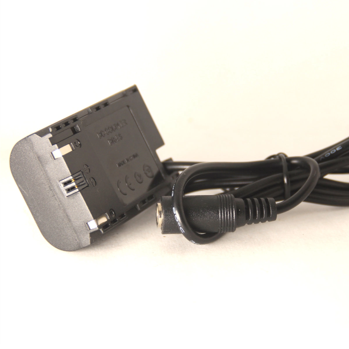 Adaptador Dummy TOMADA DR-E6 / LP-E6 para Canon Adaptador Dummy TOMADA DR-E6 / LP-E6 para Canon